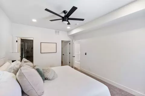 Bedroom - 3136 Durrell Ave, Cincinnati, OH 45207 photo 3 of 8