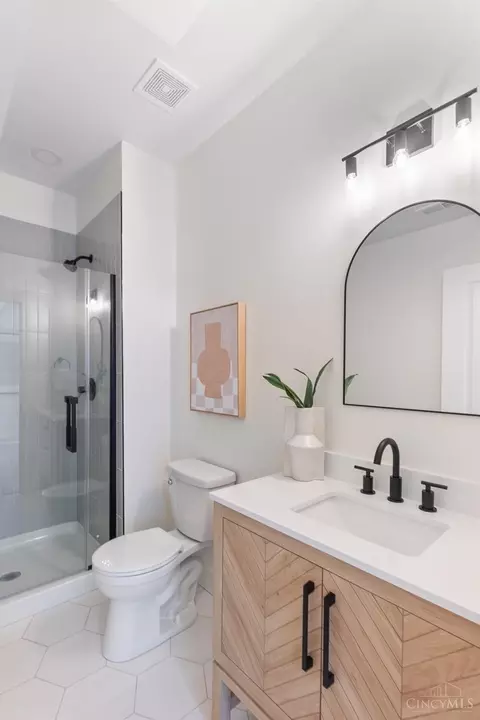 Bath - 3136 Durrell Ave, Cincinnati, OH 45207 photo 5 of 6