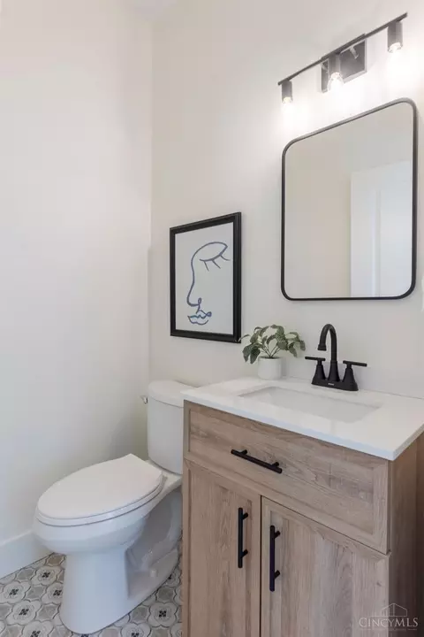 Bath - 3136 Durrell Ave, Cincinnati, OH 45207 photo 1 of 6