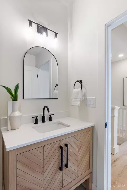 Bath - 3136 Durrell Ave, Cincinnati, OH 45207 photo 4 of 6
