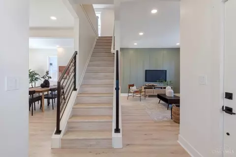 Entry Way - 3136 Durrell Ave, Cincinnati, OH 45207 photo 2 of 4