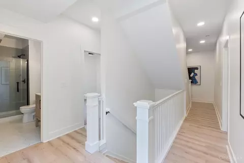 Entry Way - 3136 Durrell Ave, Cincinnati, OH 45207 photo 3 of 4