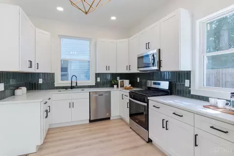 Kitchen - 3136 Durrell Ave, Cincinnati, OH 45207 photo 2 of 3