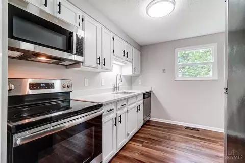 Kitchen - 9320 Fields Dr, Mason, OH 45040 photo 4 of 6