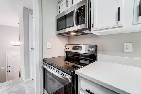 Kitchen - 9320 Fields Dr, Mason, OH 45040 photo 5 of 6