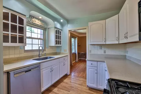 Kitchen - 4110 Sherel Ln, Cincinnati, OH 45209 photo 2 of 3