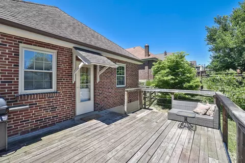 Exterior - 4110 Sherel Ln, Cincinnati, OH 45209 photo 5 of 9