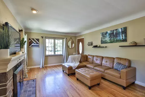Living - 4110 Sherel Ln, Cincinnati, OH 45209 photo 2 of 4