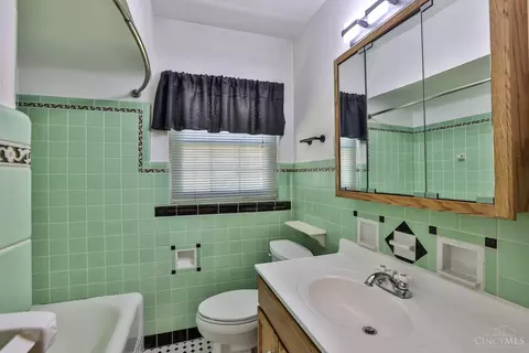 Bath - 4110 Sherel Ln, Cincinnati, OH 45209 photo 2 of 2