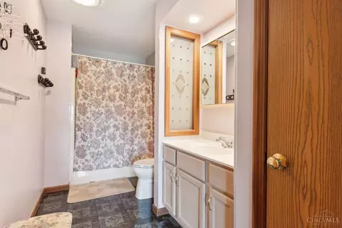 Bath - 169 Tar Pike Rd, Blanchester, OH 45107 photo 2 of 3