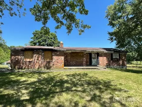 6493 St Rt 73, Wilmington, OH 45177