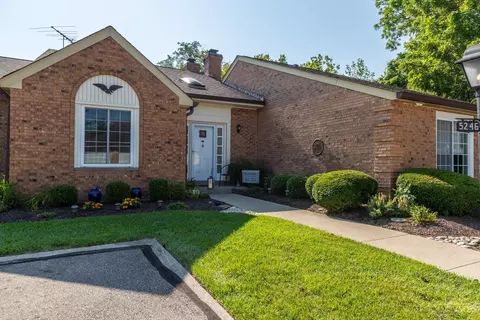 5246 Eaglesnest Dr, Cincinnati, OH 45248