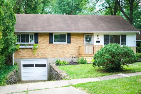 54 Ireland Ave, Greenhills, OH 45218