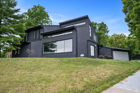 12055 Springdale Lake Dr, Springdale, OH 45246