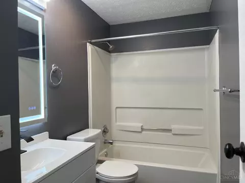 Bath - 1715 Lockbourne Dr, Cincinnati, OH 45240 photo 2 of 7