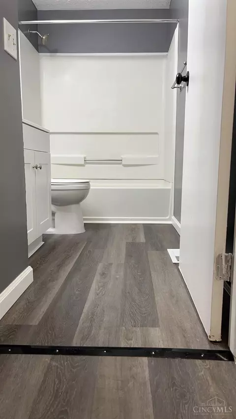 Bath - 1715 Lockbourne Dr, Cincinnati, OH 45240 photo 1 of 7