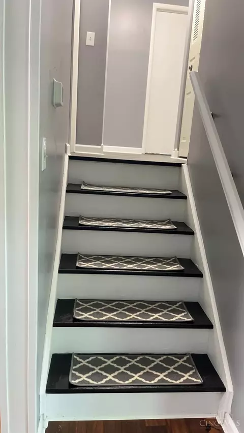 Entry Way - 1715 Lockbourne Dr, Cincinnati, OH 45240 photo 1 of 4