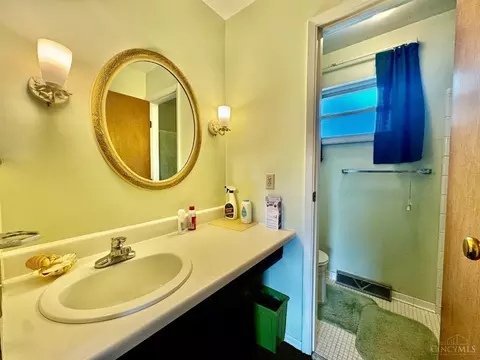 Bath - 324 Bob Dr, Cincinnati, OH 45238 photo 2 of 6
