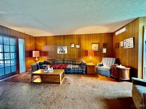 Living - 324 Bob Dr, Cincinnati, OH 45238 photo 6 of 8