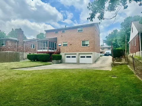Exterior - 324 Bob Dr, Cincinnati, OH 45238 photo 6 of 9