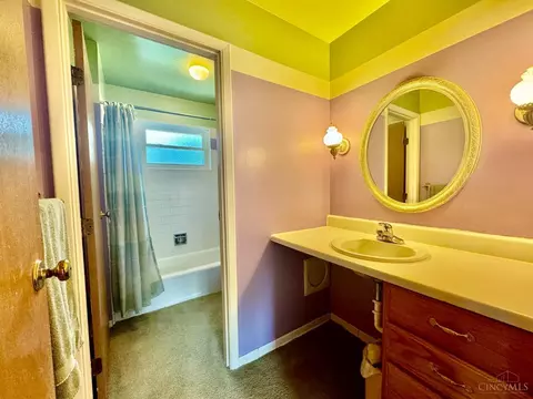 Bath - 324 Bob Dr, Cincinnati, OH 45238 photo 5 of 6