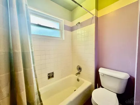 Bath - 324 Bob Dr, Cincinnati, OH 45238 photo 6 of 6