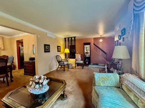 Living - 324 Bob Dr, Cincinnati, OH 45238 photo 2 of 8