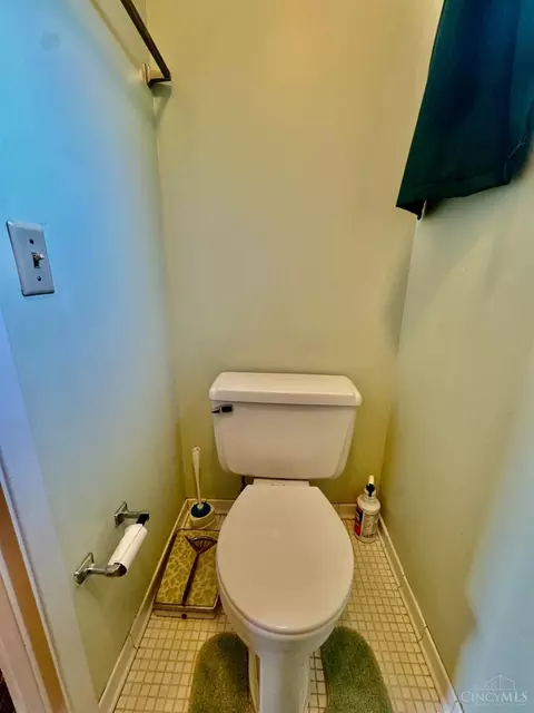 Bath - 324 Bob Dr, Cincinnati, OH 45238 photo 3 of 6
