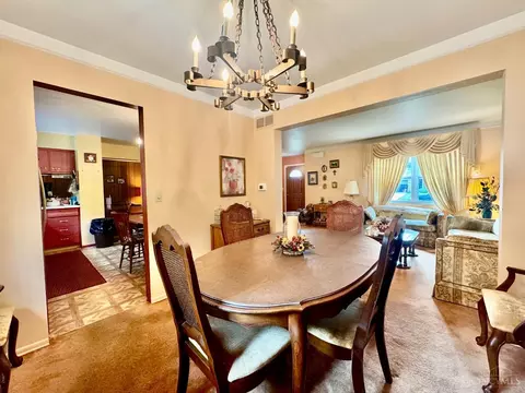 Dining - 324 Bob Dr, Cincinnati, OH 45238 photo 3 of 5