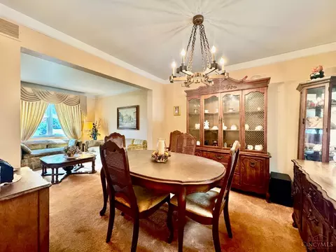 Dining - 324 Bob Dr, Cincinnati, OH 45238 photo 4 of 5