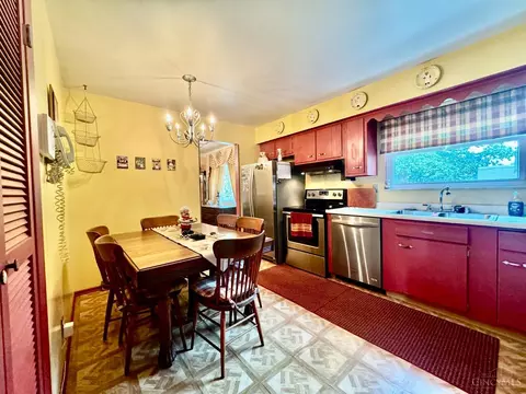 Kitchen - 324 Bob Dr, Cincinnati, OH 45238 photo 3 of 3