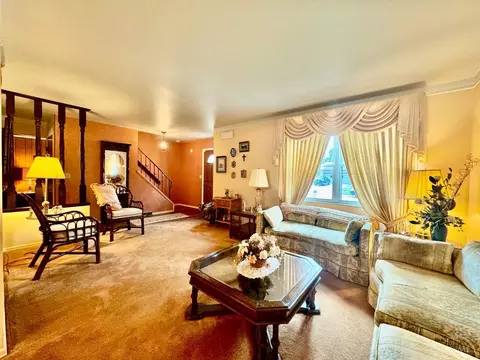Living - 324 Bob Dr, Cincinnati, OH 45238 photo 3 of 8