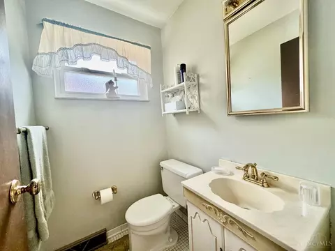 Bath - 324 Bob Dr, Cincinnati, OH 45238 photo 1 of 6