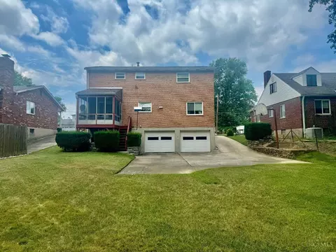 Exterior - 324 Bob Dr, Cincinnati, OH 45238 photo 8 of 9