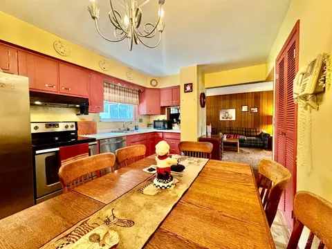 Kitchen - 324 Bob Dr, Cincinnati, OH 45238 photo 2 of 3