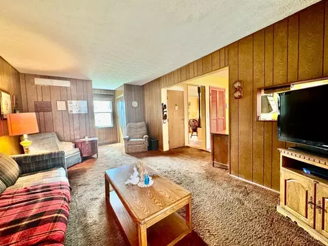 Living - 324 Bob Dr, Cincinnati, OH 45238 photo 7 of 8