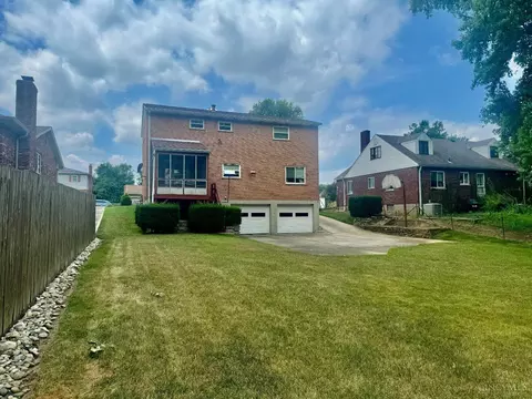 Exterior - 324 Bob Dr, Cincinnati, OH 45238 photo 7 of 9