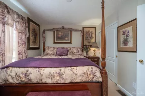 Bedroom - 1186 Forest Run Dr, Batavia, OH 45103 photo 3 of 6
