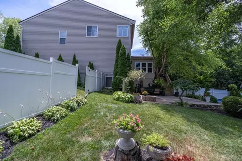 Exterior - 1186 Forest Run Dr, Batavia, OH 45103 photo 3 of 14