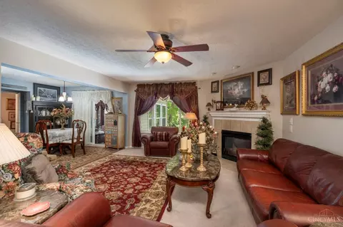 Living - 1186 Forest Run Dr, Batavia, OH 45103 photo 2 of 2