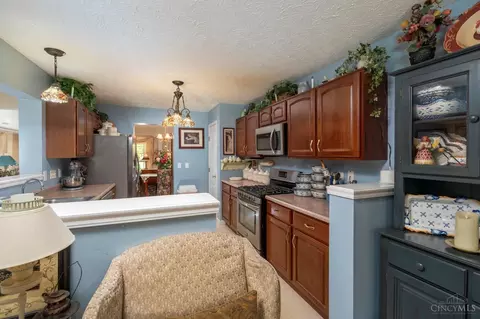 Kitchen - 1186 Forest Run Dr, Batavia, OH 45103 photo 3 of 3