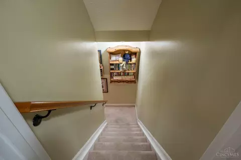 Entry Way - 1186 Forest Run Dr, Batavia, OH 45103 photo 4 of 4