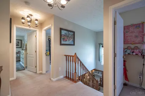 Entry Way - 1186 Forest Run Dr, Batavia, OH 45103 photo 3 of 4