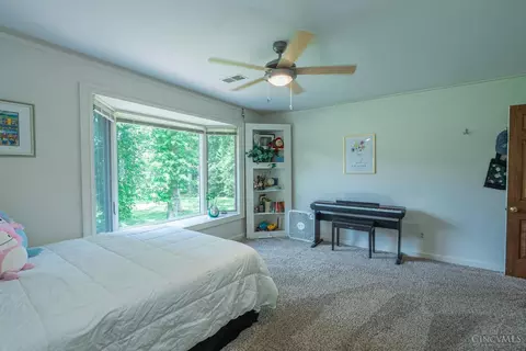 Bedroom - 27 Heritage Ct, Blue Ash, OH 45241 photo 9 of 9