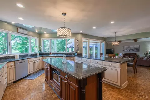 Kitchen - 27 Heritage Ct, Blue Ash, OH 45241 photo 3 of 5