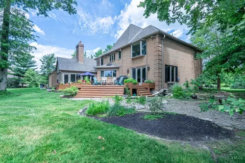 Exterior - 27 Heritage Ct, Blue Ash, OH 45241 photo 8 of 12
