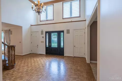Entry Way - 27 Heritage Ct, Blue Ash, OH 45241 photo 1 of 6