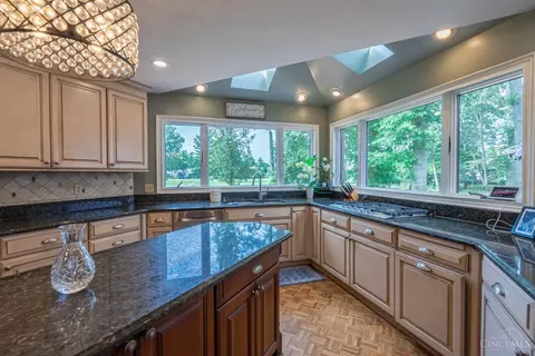Kitchen - 27 Heritage Ct, Blue Ash, OH 45241 photo 2 of 5