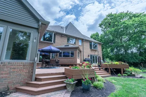 Exterior - 27 Heritage Ct, Blue Ash, OH 45241 photo 5 of 12