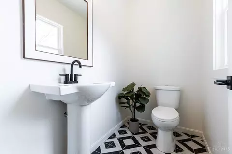 Bath - 4105 Whetsel Ave, Cincinnati, OH 45227 photo 4 of 4